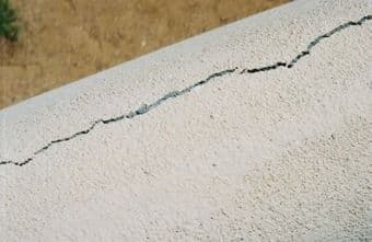stucco crack